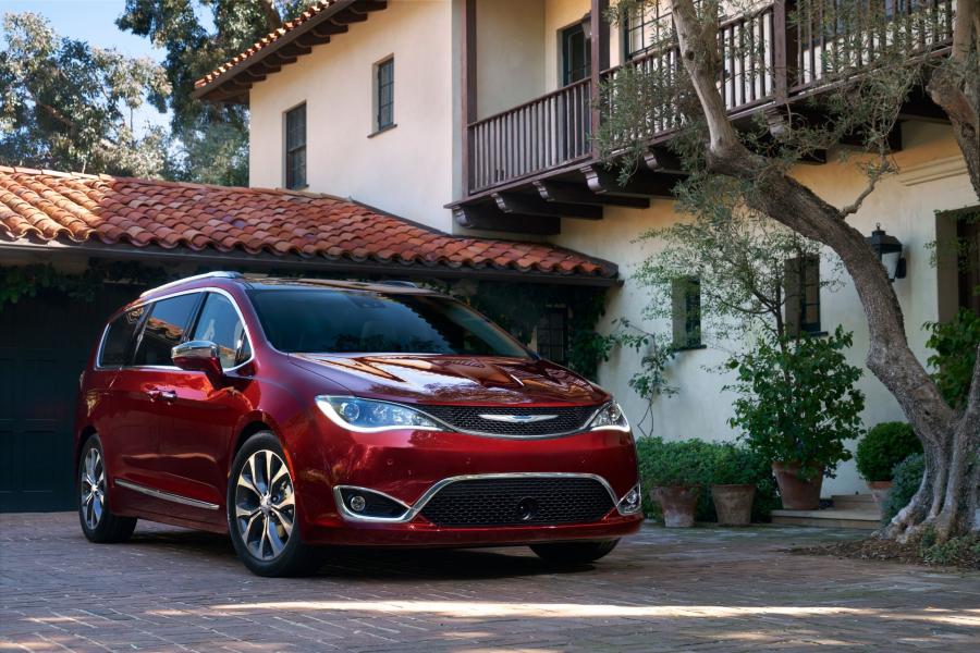  Chrysler Pacifica Limited (RU) 2016 года  (фото 12 из 40)